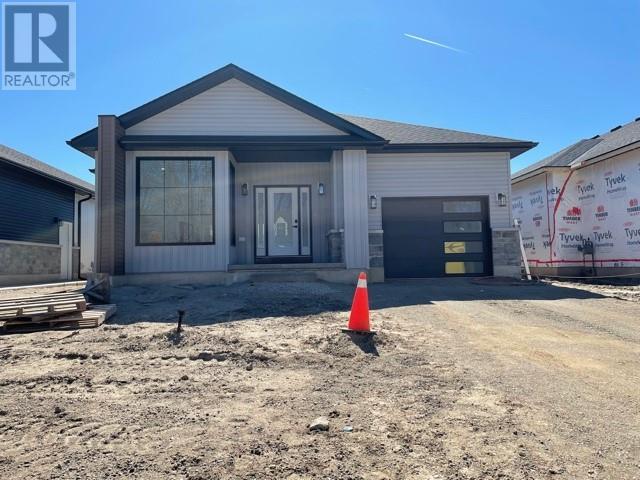 195 Essex Street, Sarnia, Ontario  N7T 0C2 - Photo 1 - 22006724