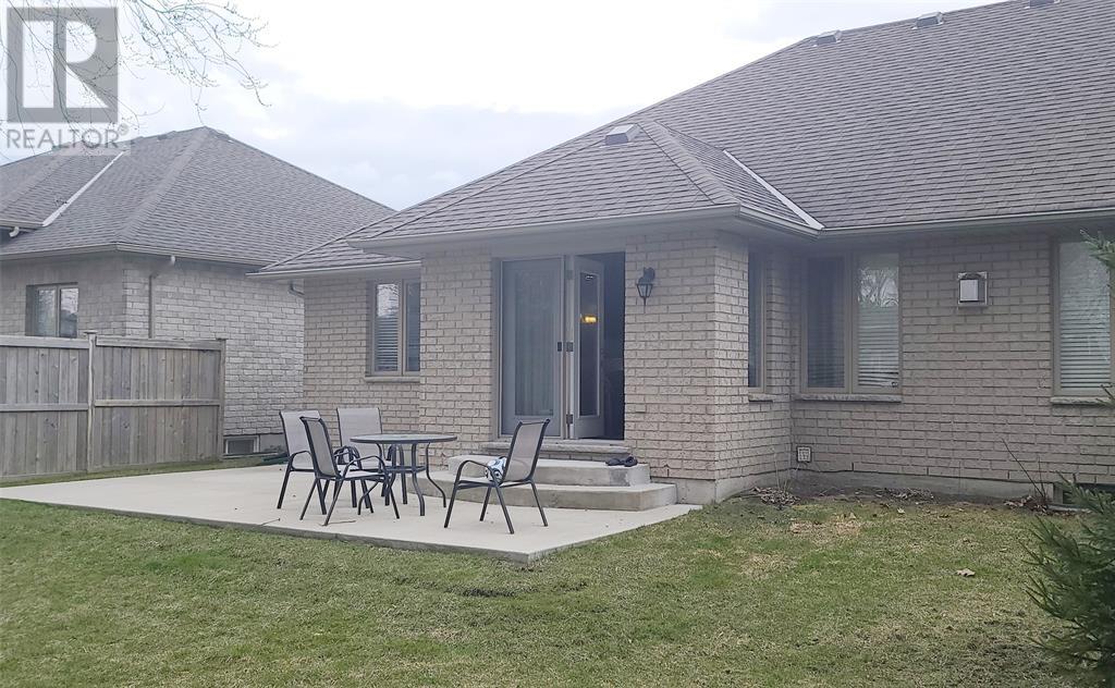 1224 Rocco Drive, Sarnia, Ontario  N7S 0C1 - Photo 3 - 22007144